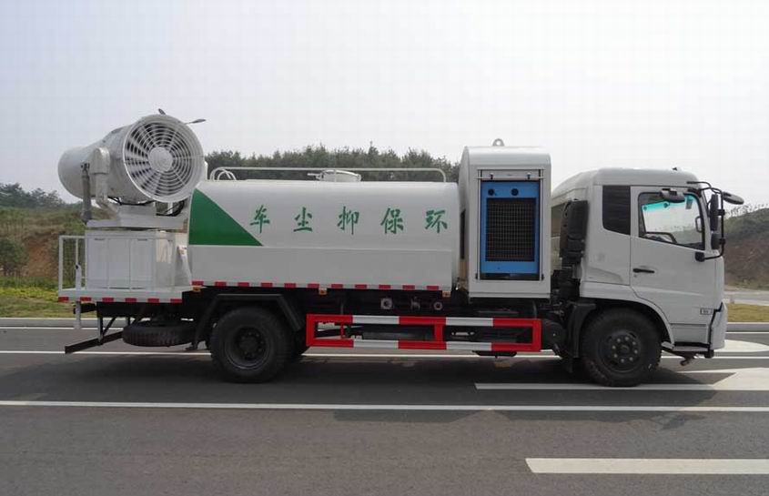&ldquo;这是多功用抑尘车，车身装备多个喷 ，可喷出超细的水雾，能有用按捺路途扬尘&hellip;&hellip;&rdquo;据介绍，这个车可喷发到40-50米的空中，只需装8。